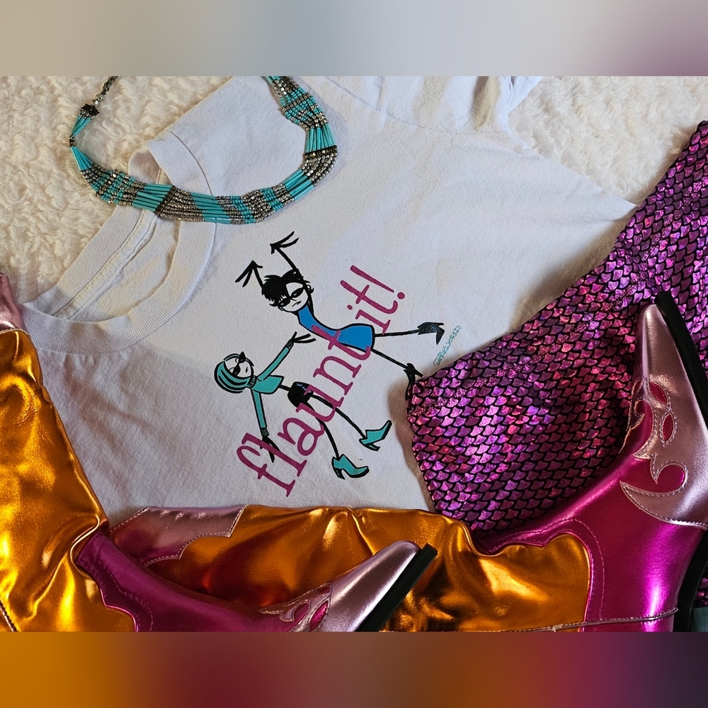 White Graphic Tee with 'Flaunt It!' Design